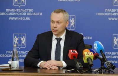 Губернатор Андрей Травников ревакцинировался от COVID-19 в Новосибирске