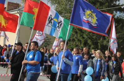 Приняли в братство: В Куйбышеве после двухлетнего перерыва вновь состоялся парад студенчества