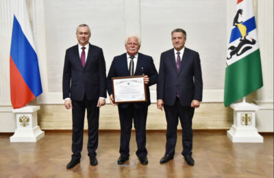 Губернатор Андрей Травников вручил государственные награды в честь 85-летия Новосибирской области
