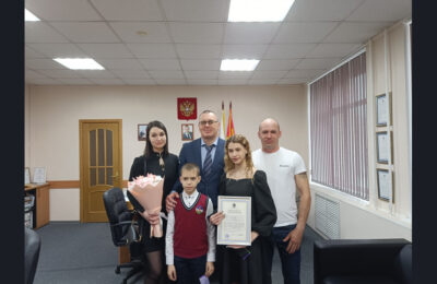 Молодая семья из Куйбышева получила социальную выплату на приобретение жилья