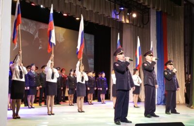Щит и лира сошлись на сцене: в Куйбышеве полицейские состязались в творческом конкурсе