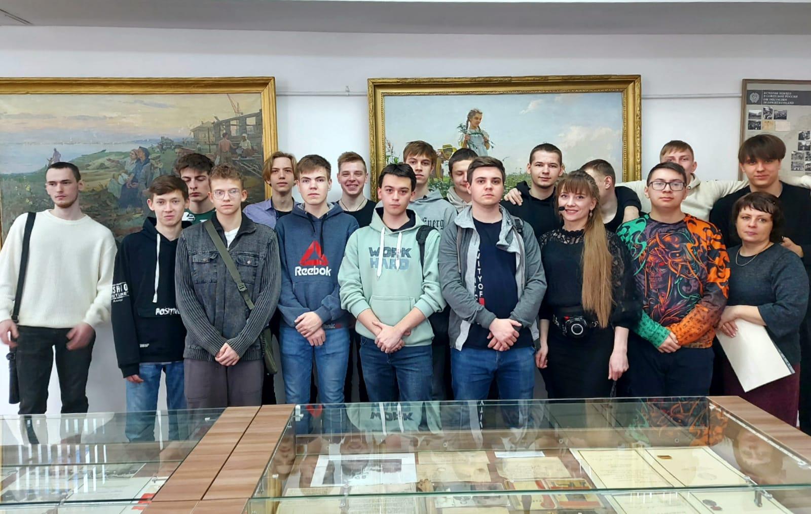 студенты в музее по Пушкинской карте