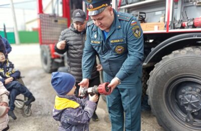 Увлекательную экскурсию организовали детям с ОВЗ сотрудники пожарно-спасательной части №13 в Куйбышеве
