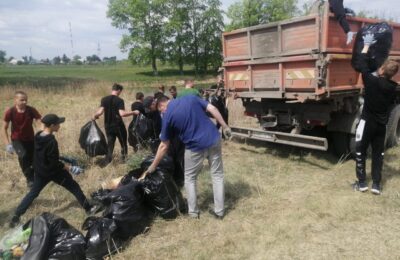 КАМАЗ мусора собрали на берегу Старицы в Куйбышеве