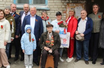 Единороссы Куйбышевского района поздравили участников Великой Отечественной войны