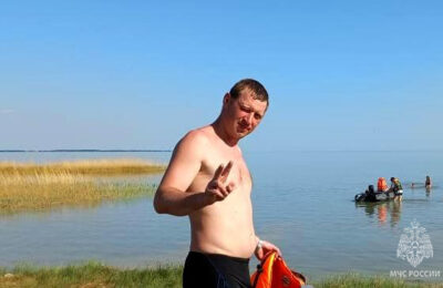 Ребенка на озере в Куйбышевском районе спас мужчина