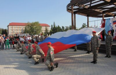 Праздничные мероприятия в честь Дня Государственного флага прошли в Куйбышевском районе