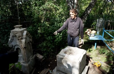 В Куйбышеве энтузиасты восстановили еще один памятник на старом купеческом кладбище