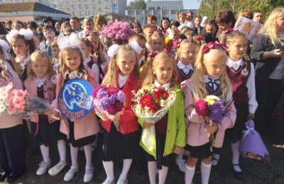 В школах Куйбышевского района прошли торжественные линейки ко Дню знаний.