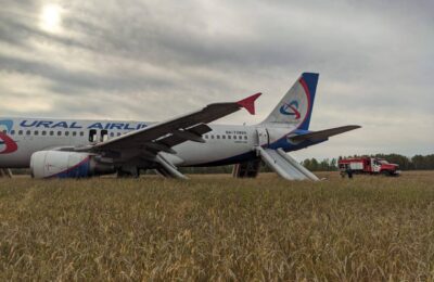 Пассажирский авиарейс «Сочи–Омск» совершил экстренную посадку в полях Убинского района
