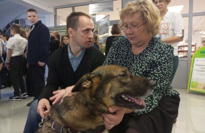 Незрячий писатель Николай Гурьев и его собака Альма знакомятся с Куйбышевым