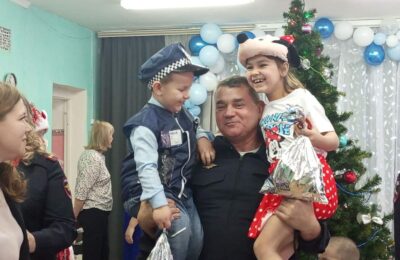 Полицейский Дед Мороз пришел в детский сад «Родничок» в Куйбышеве