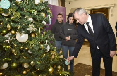 Новогодние мечты трех детей исполнит губернатор Андрей Травников