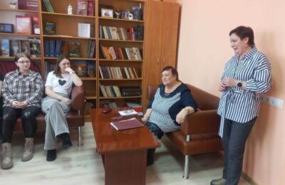 Мама для всех: студенты Куйбышевского педколледжа познакомились с воспитателем на пенсии
