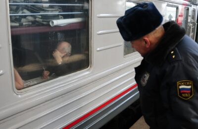 Житель Куйбышева предстанет перед судом за кражу денег в поезде