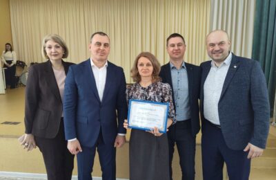 Учителя в Куйбышевском районе получили поздравления к 8 марта