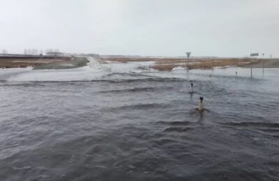 Движение на двух дорогах в Новосибирской области ограничили из-за паводка