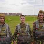Первая девушка-юнармеец из Куйбышева совершила прыжок с парашютом