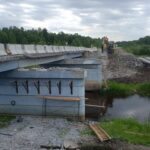 Мост через реку Ича в Новосибирской области ремонтируют по нацпроекту