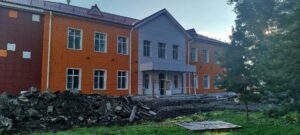 В Куйбышеве приступили к благоустройству территории школы № 4