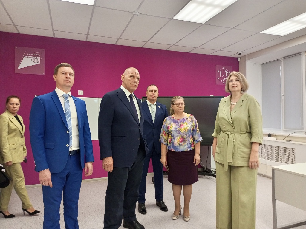 В Куйбышевский район с рабочим визитом прибыл сенатор РФ Александр Карелин