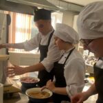 Куйбышевские студенты готовят каши для бойцов