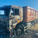 КАМАЗ загорелся на трассе в Новосибирской области
