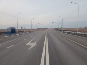 Новый тротуар и освещение обустроили на трассе у посёлка в Новосибирской области