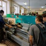 Школьники в Куйбышеве знакомились с профессией токаря
