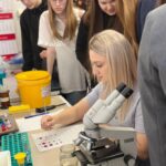 Школьники знакомятся с профессией лаборантов в Куйбышевской ЦРБ
