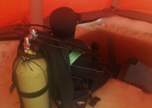 Водолазы Куйбышевского ПСО отработали сложнейшие операции подо льдом