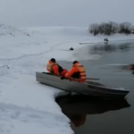 Куйбышевские спасатели отработали действия на акватории по спасению людей в половодье