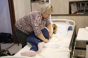 Более 50 школ родственного ухода действуют по нацпроекту в Новосибирской области