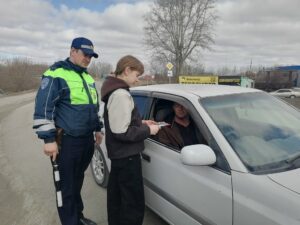 Соблюдать ПДД призвали волонтеры водителей в Куйбышеве