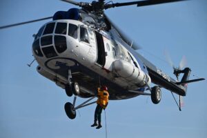 Новосибирские десантники-пожарные успешно отработали спуски с вертолета в рамках подготовки к сезону