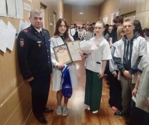 Полицейские в Куйбышеве поблагодарили студентку за честный поступок