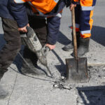 Андрей Травников потребовал ужесточить контроль качества дорожных работ