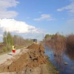 Более 1000 тонн глины направили на укрепление берегов Оми в Куйбышевском районе