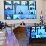 Губернатор Андрей Травников призвал госслужащих поддержать сбор средств в помощь бойцам спецоперации