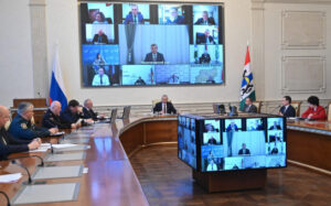 Губернатор Андрей Травников призвал госслужащих поддержать сбор средств в помощь бойцам спецоперации
