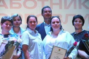 Более 100 работников торговли Куйбышевского района наградили в профессиональный праздник