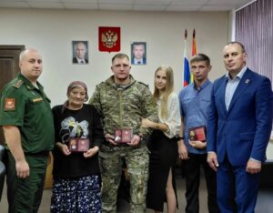 Медалью «За храбрость» и Орденом Мужества отмечены бойцы из Куйбышевского района