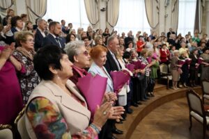 Губернатор поздравил педагогов Новосибирской области с Днем учителя