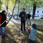 Губернатор Андрей Травников вместе с новосибирцами вышел на субботник
