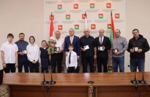 Шесть жителей Куйбышевского района удостоены знака «За верность отцовскому долгу»